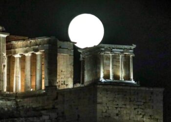 Κοιτάξτε απόψε ψηλά: Έρχεται η θεαματική, ολική έκλειψη του «Ματωμένου Φεγγαριού»