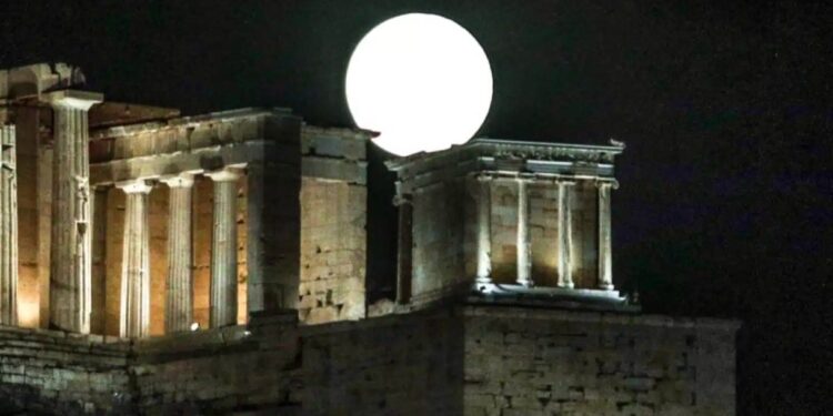 Alldaynews.gr Κοιτάξτε απόψε ψηλά: Έρχεται η θεαματική, ολική έκλειψη του «Ματωμένου Φεγγαριού»