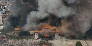 Alldaynews.gr Σοκ στο Νεπάλ: Στις φλόγες το κοινοβούλιο, κλειστά αεροδρόμια, επιθέσεις σε σπίτια πολιτικών – Έκαψαν ζωντανή τη σύζυγο πρώην πρωθυπουργού