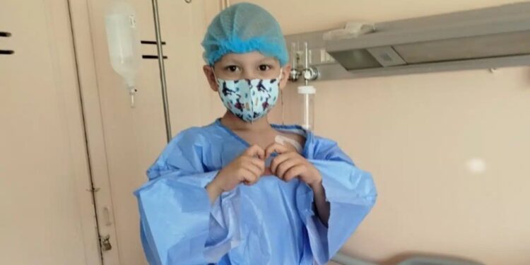 Συγκινεί η μάχη του 6χρονου Γιώργου με τον καρκίνο: «’Εχει υποβληθεί σε τρεις χειρουργικές επεμβάσεις»