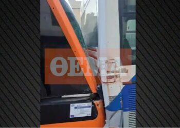 Πειραιάς: Σύγκρουση λεωφορείου με τραμ – Αναφορές για τραυματίες