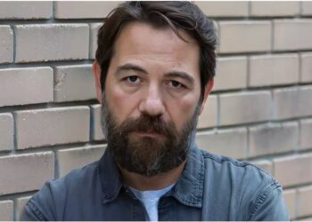 Αλέξανδρος Λογοθέτης: «Δεν είναι αντίσταση να κλαίμε για τα Τέμπη, αντίσταση είναι αυτό που έκαναν στο Νεπάλ»