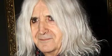 Alldaynews.gr Καρβέλας: «Πιστεύετε σε έναν Θεό ο οποίος δε βοήθησε ποτέ γιατί δεν υπάρχει, αν γκρεμίσουμε τις εκκλησίες θα θεραπεύσουμε τη φτώχεια»