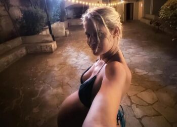 Τζένη Θεωνά: Φωτογραφίζεται με φουσκωμένη κοιλιά λίγο πριν φέρει στον κόσμο το δεύτερο παιδί της