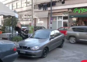 Alldaynews.gr Ξυλοκόπησαν άγρια οδηγό τρόλεϊ στον Πειραιά για ένα κορνάρισμα (video)