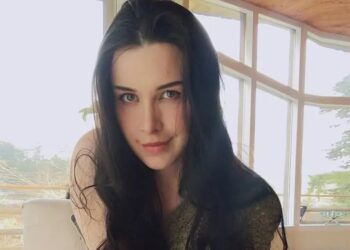 Πληρώνει για να της βρουν πλούσιο, να την αφήσει έγκυο και να χωρίσουν – «Η αγάπη στα χρόνια του καπιταλισμού»