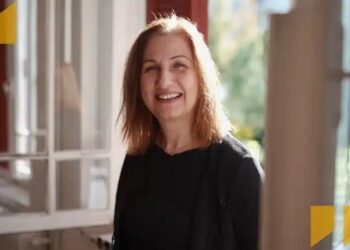 Η γυναίκα που κατάφερε να ανοίξει ξανά το Ελληνικό σχολείο στην Ίμβρο