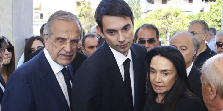 Alldaynews.gr Λένα Σαμαρά: Οδύνη στο μνημόσυνο για τις 40 ημέρες από τον θάνατό της – Με δάκρυα στα μάτια η μητέρα της, Γεωργία