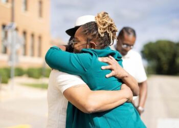 Η βασική μάρτυρας που έστειλε στη φυλακή έναν αθώο ομολόγησε ότι αυτή ήταν η δολοφόνος – Πέρασε στη φυλακή 27 χρόνια