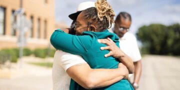 Alldaynews.gr Η βασική μάρτυρας που έστειλε στη φυλακή έναν αθώο ομολόγησε ότι αυτή ήταν η δολοφόνος – Πέρασε στη φυλακή 27 χρόνια