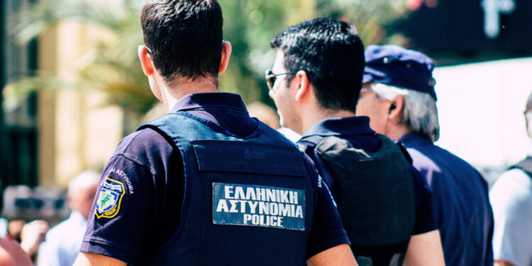 Αυξήσεις στους ενστόλους από τον Οκτώβριο, στα €110 το μήνα η μεσοσταθμική ενίσχυση – Δείτε πίνακες