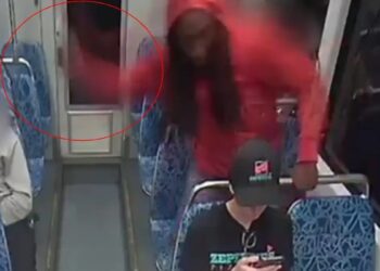 Η στιγμή της εν ψυχρώ δολοφονίας 23χρονης από 35χρονο σε τρένο – Ο δράστης έφυγε ατάραχος