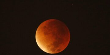 Ολική έκλειψη σελήνης: Η πανσέληνος Σεπτεμβρίου και το «ματωμένο φεγγάρι»