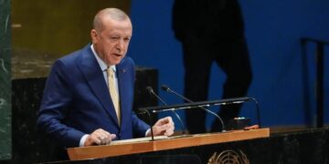 Alldaynews.gr «Η 62χρονη διευθύντρια των ΚΕΠ Βοιωτίας μπορεί να μπερδεύτηκε και να έθαψε ζωντανή τη μητέρα της» – Βίντεο από τη στιγμή που φεύγει από το σπίτι