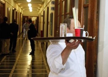 Ακρίβεια και στη Βουλή: Στα «ύψη» οι τιμές στο κυλικείο – Απλησίαστα νερό και καφές – Στα 3 ευρώ το γιαούρτι