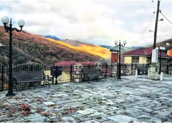 Alldaynews.gr «Ελάτε να ζήσετε εδώ» – Το ελληνικό χωριό που προσφέρει στέγη και εργασία σε νέες οικογένειες για να το ζωντανέψουν