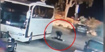 Alldaynews.gr Φωτογραφίες ντοκουμέντο από τη δολοφονία της Γαρυφαλλιάς – Η επίθεση έξω από το ξενοδοχείο που πήγε για να γλιτώσει