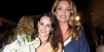 Alldaynews.gr «Περήφανη για σένα»: Συγκινημένη η Άντζελα Γκερέκου για την εμφάνιση της κόρης της στο πλευρό του Σταμάτη Κραουνάκη στο Ηρώδειο