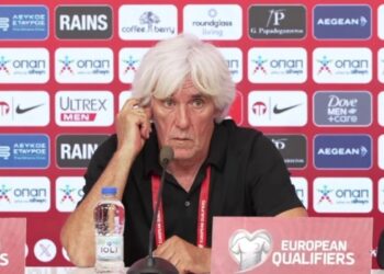 Σεισμός στην Εύβοια: Βίντεο από τη δόνηση των 5,2 Ρίχτερ στη συνέντευξη Τύπου του Γιοβάνοβιτς