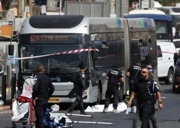 ΕΚΤΑΚΤΟ – Τρομοκρατική επίθεση στα Ιεροσόλυμα: Δράστες άνοιξαν πυρ σε λεωφορείο – 5 νεκροί και πάνω από 10 τραυματίες – ΔΕΙΤΕ ΒΙΝΤΕΟ