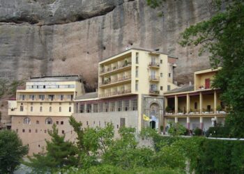 Επ΄ αυτοφώρω ο Ηγούμενος της Μονής Σπηλαίου – Προσπάθησε να πουλήσει βυζαντινές εικόνες και Ευαγγέλιο για 200.000 ευρώ (video)