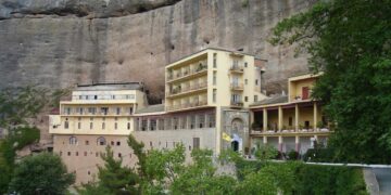 Alldaynews.gr Επ΄ αυτοφώρω ο Ηγούμενος της Μονής Σπηλαίου – Προσπάθησε να πουλήσει βυζαντινές εικόνες και Ευαγγέλιο για 200.000 ευρώ (video)