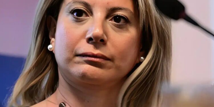 Alldaynews.gr Μόνη αυτή τολμάει να τα πει έτσι – Ισοπέδωσε τον Άρειο Πάγο και την Ελληνική Δικαιοσύνη η Καρυστιάνου