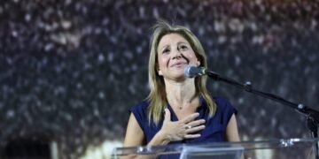 Alldaynews.gr Συγκλόνισε σήμερα η Μαρία Καρυστιανού στο Σύνταγμα – «H αλήθεια δεν μπορεί να κρύβεται για πάντα»