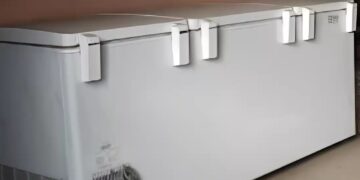 Alldaynews.gr Μακάβριο μυστικό: Μητέρα κρατούσε το πτώμα της κόρης της σε καταψύκτη για 20 χρόνια