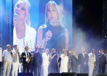 Στέλιος Καζαντζίδης: Πλήθος κόσμου και συγκίνηση στη μεγάλη συναυλία στο Καλλιμάρμαρο  – Δείτε φωτογραφίες