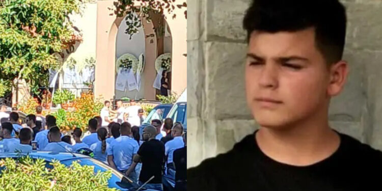 Alldaynews.gr Αβάσταχτος ο πόνος στη κηδεία του 17χρονου Νίκου – Σταμάτησε ο χρόνος για την οικογένεια και τους φίλους του