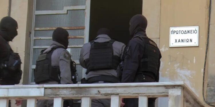 Κληρικός ζητούσε από μέλη του κυκλώματος να ξυλοκοπήσουν άτομα με τα οποία είχε διαμάχη – Τα κόλπα με καθηγητές Πανεπιστημίου, Νοσοκομείο και Εκκλησία