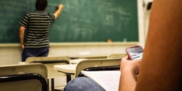 Alldaynews.gr Σχολεία: Τι ισχύει με τα κινητά – Οι κυρώσεις για μαθητές και εκπαιδευτικούς