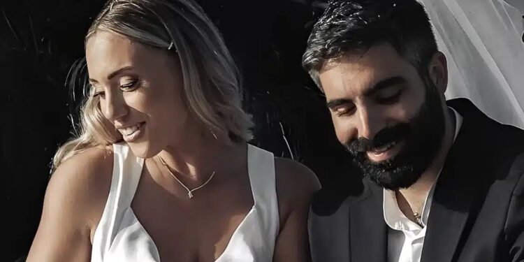 Παντρεύτηκε η Άννα Κορακάκη τον σύντροφό της