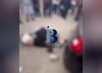 Άγριο ξύλο μεταξύ μαθητριών έξω από το σχολείο τους – Δείτε το σοκαριστικό βίντεο ντοκουμέντο