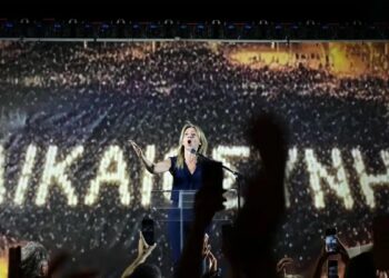 Μαρία Καρυστιανού για τους 57 νεκρούς: «Γίναμε το όνειρο που δεν προλάβατε να ζήσετε»