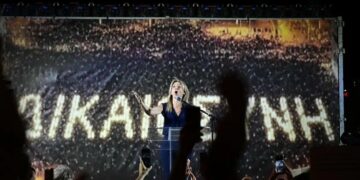 Μαρία Καρυστιανού για τους 57 νεκρούς: «Γίναμε το όνειρο που δεν προλάβατε να ζήσετε»