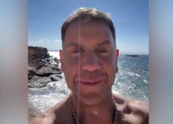 Γιώργος Μαζωνάκης: «Αφήστε τις μ@@@κίες» λέει από παραλία σε βίντεο που δημοσιοποίησε στο Instagram