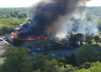 Τραγωδία: Πυροβολισμοί και πυρκαγιά σε εκκλησία με πολλά θύματα – Νεκρός ο δράστης