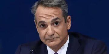 Μητσοτάκης: «Δεν μπορείς να έχεις 13ο μισθό και φοροελαφρύνσεις – Επιλέξαμε μια πιο δίκαιη και βιώσιμη λύση»