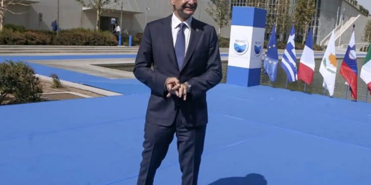 Alldaynews.gr Προσλαμβάνονται 100 Ρομά ειδικοί φρουροί: Προϋποθέσεις για να προσληφθούν στην Αστυνομία να έχουν τελειώσει το Λύκειο και να ομιλούν Ρομανί