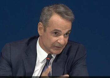 Alldaynews.gr «Γέφυρες» Μητσοτάκη σε Σαμαρά και Καραμανλή, «καρφιά» σε Τσίπρα και ενόχληση για το «δαχτυλίδι»