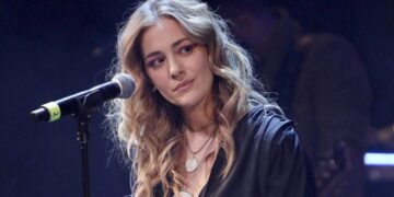 Alldaynews.gr Ταχυδρόμος δούλευε σε ψητοπωλείο και έκανε ντελίβερι σουβλάκια και ναρκωτικά (video)