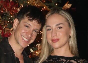 Ηλίας Μπόγδανος: Η πρόταση γάμου στην Αλεξάνδρα Εξαρχοπούλου – Βίντεο με την έκπληξη σε γαμήλια δεξίωση