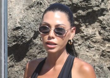 Ιωάννα Μπούκη: Η σύζυγος του Αντώνη Σρόιτερ έκλεψε την παράσταση σε γνωστό beach bar