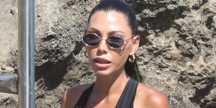 Ιωάννα Μπούκη: Η σύζυγος του Αντώνη Σρόιτερ έκλεψε την παράσταση σε γνωστό beach bar