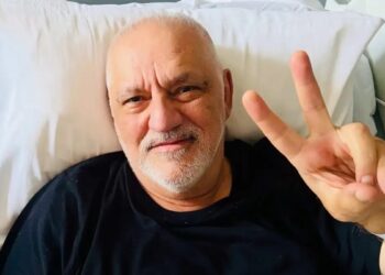 Ο Νίκος Πορτοκάλογλου έστειλε μήνυμα μετά την επέμβαση: Η φωτογραφία μέσα από το νοσοκομείο – Τα νεότερα για την υγεία του