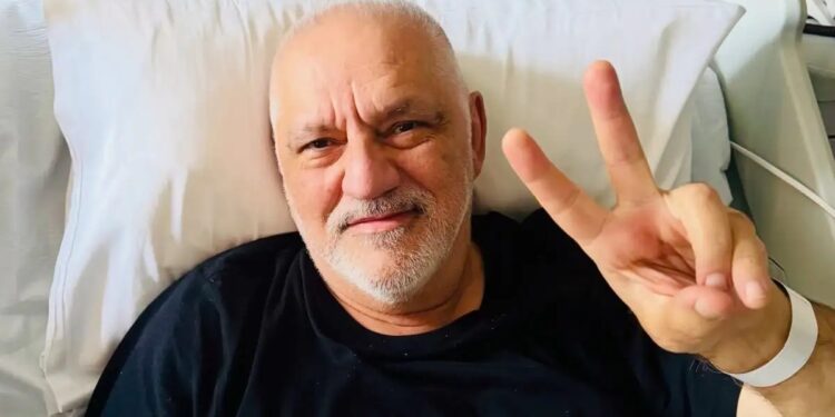 Alldaynews.gr Ο Νίκος Πορτοκάλογλου έστειλε μήνυμα μετά την επέμβαση: Η φωτογραφία μέσα από το νοσοκομείο – Τα νεότερα για την υγεία του