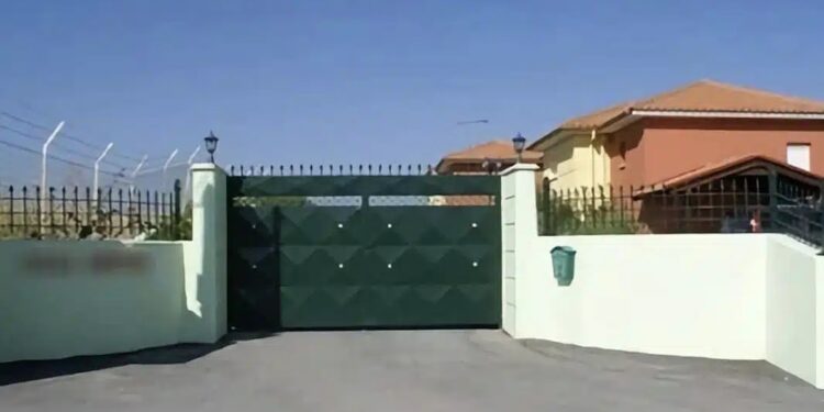 Σάλος σε πασίγνωστο οίκο ανοχńς στην Ελλάδα – Η θρυλική τσατσά Σούλα δεν βρίσκει σeξεργάτριες