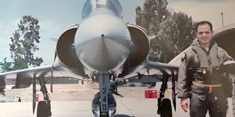 Ήρωας με μπέρτα: Ο Έλληνας πιλότος που θυσίασε τη ζωή του για να μην συντριβεί το Mιράζ 2000 πάνω σε σχολείο
